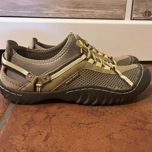 NWOT J-41 traction water shoes